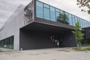 Budynek szkoły - główne wejście