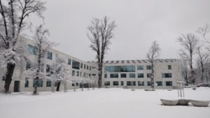 Budynek szkoły - Zima w V LO :)