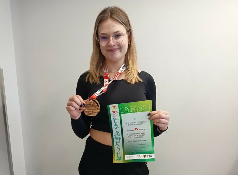Sukcesy uczniów LO nr V we Wrocławiu w Licealiadzie Młodzieży Short Track Dziewcząt