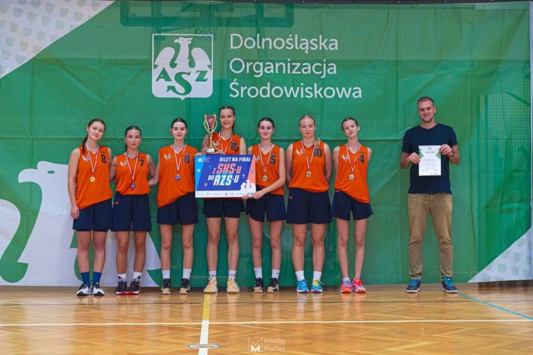 Z SKS do AZS – sukcesy drużyn LO nr V