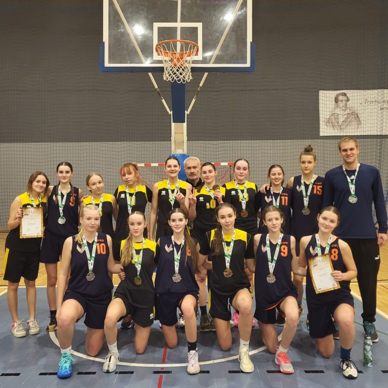 Koszykarki LO V znów sięgają po medal!