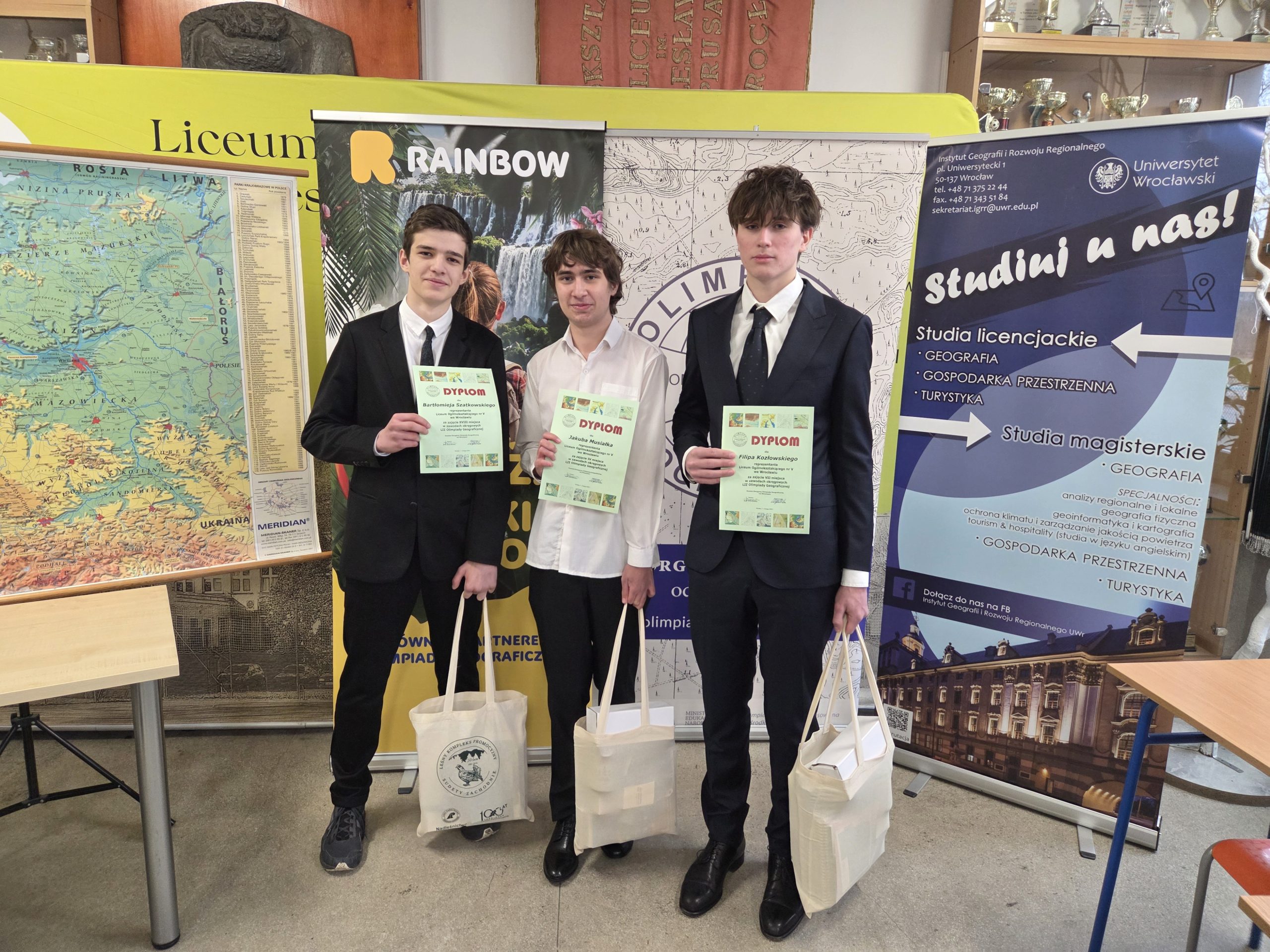 Sukces uczniów LO nr V na etapie okręgowym LII Olimpiady Geograficznej